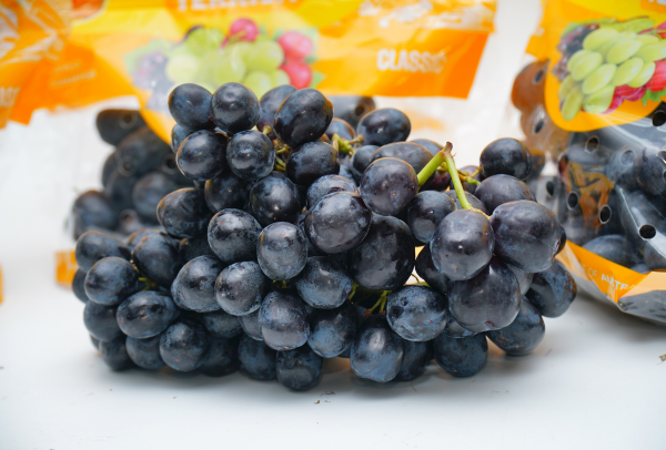 TERRISA Classic Australian Black Grapes